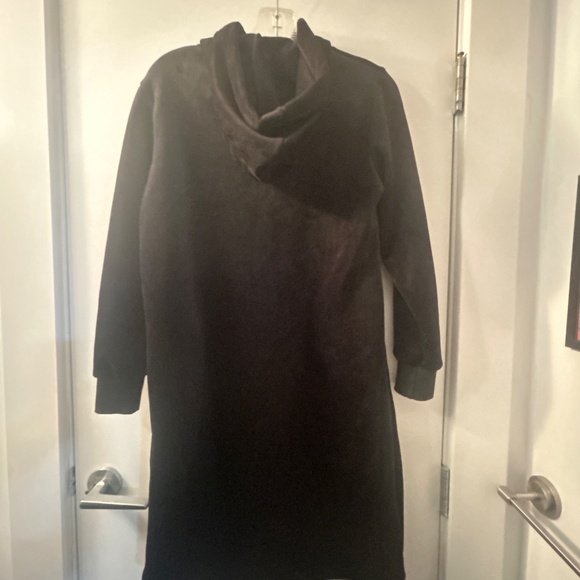 Hooded deess - Picture 3 of 7